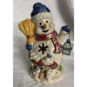 HOME AND GARDEN CHRISTMAS DECOR CERAMIC SNOWMAN SNOW HOUSE TEALIGHT 11" TALL